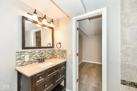 6211 E 55th Place Indianapolis IN 46226