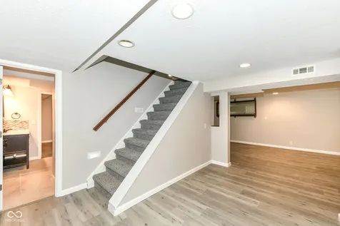 6211 E 55th Place Indianapolis IN 46226