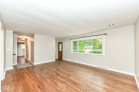 6211 E 55th Place Indianapolis IN 46226