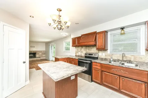 6211 E 55th Place Indianapolis IN 46226