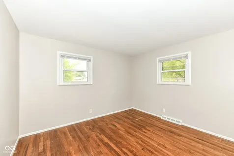 6211 E 55th Place Indianapolis IN 46226