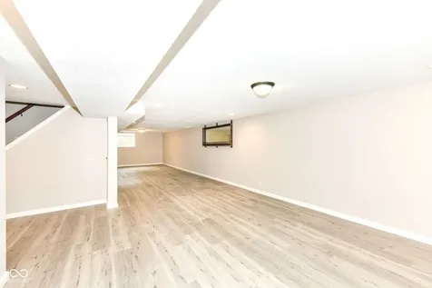 6211 E 55th Place Indianapolis IN 46226