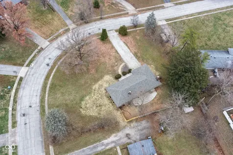 6211 E 55th Place Indianapolis IN 46226