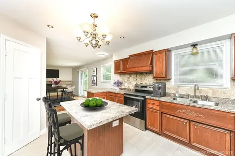 6211 E 55th Place Indianapolis IN 46226