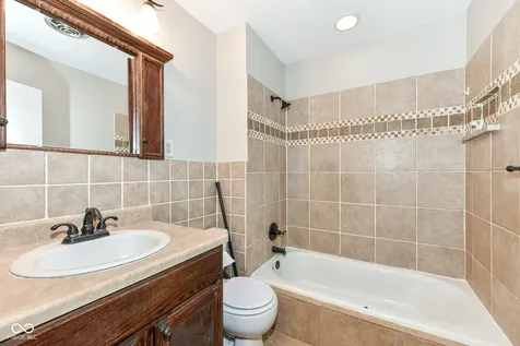 6211 E 55th Place Indianapolis IN 46226