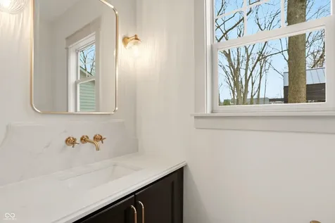 122 E 32nd Street Indianapolis IN 46205