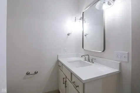122 E 32nd Street Indianapolis IN 46205