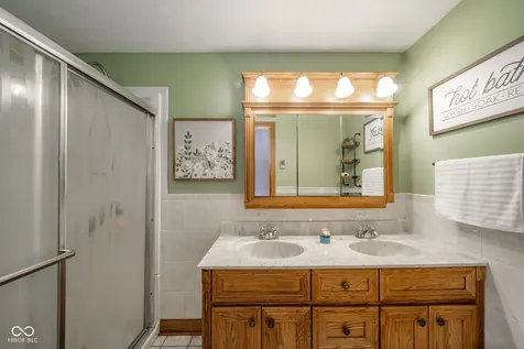228 E 600 N Alexandria IN 46001