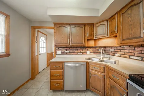 228 E 600 N Alexandria IN 46001