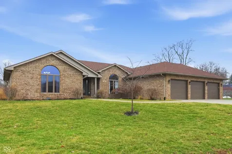209 N Copperwood Court Muncie IN 47304
