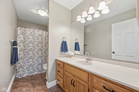 209 N Copperwood Court Muncie IN 47304