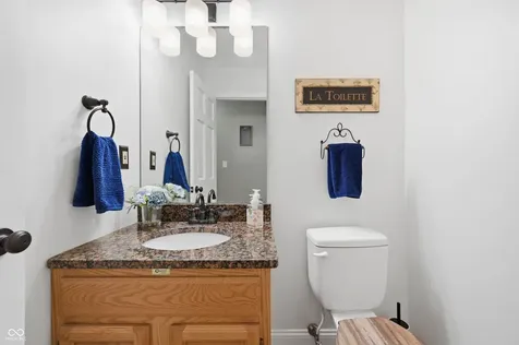 209 N Copperwood Court Muncie IN 47304