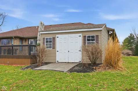 209 N Copperwood Court Muncie IN 47304