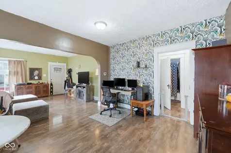 3724 E Market Street Indianapolis IN 46201