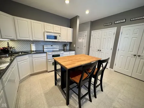 9083 Alcott Court Fishers IN 46037