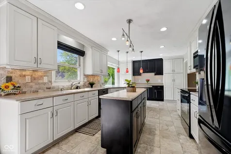 2427 Hawthorn Place Noblesville IN 46062