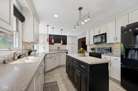 2427 Hawthorn Place Noblesville IN 46062