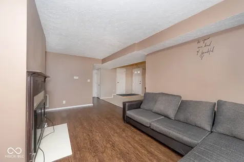 8012 Valley Farms Court Indianapolis IN 46214