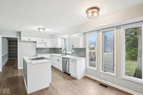 8815 Fathom Crest Indianapolis IN 46256