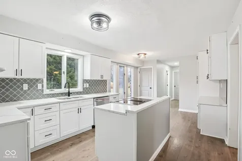 8815 Fathom Crest Indianapolis IN 46256