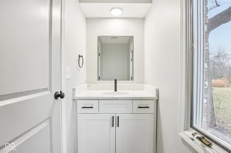 8815 Fathom Crest Indianapolis IN 46256