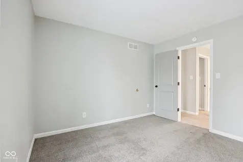 8815 Fathom Crest Indianapolis IN 46256