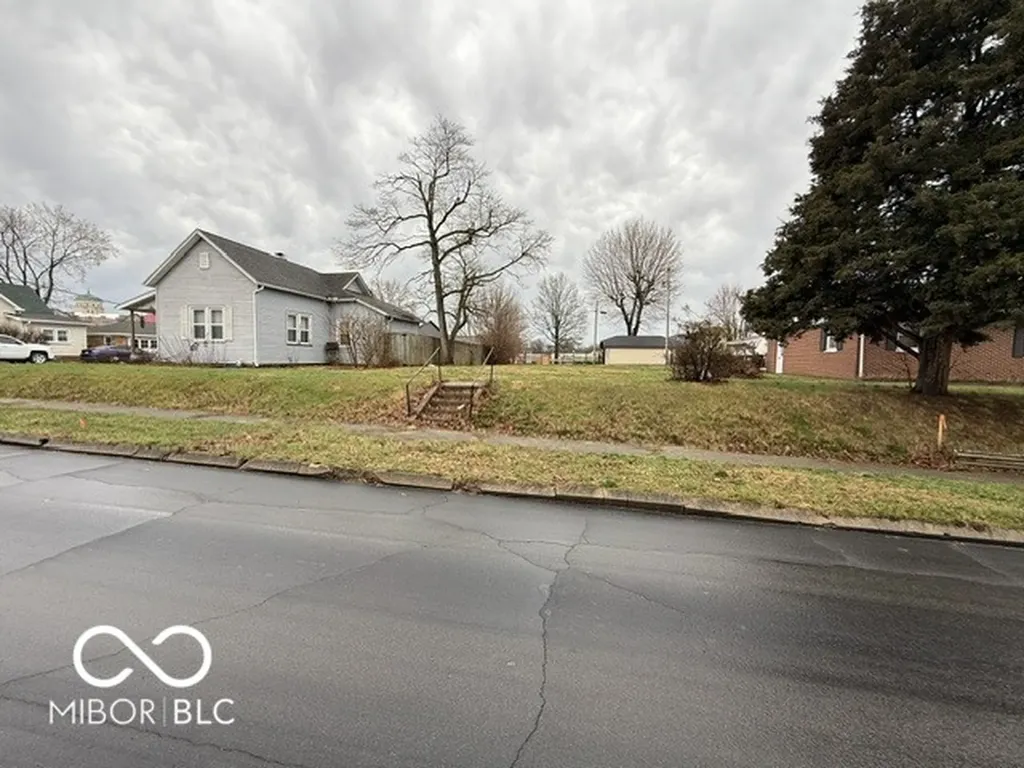 323 E Kruzan Street Brazil IN 47834
