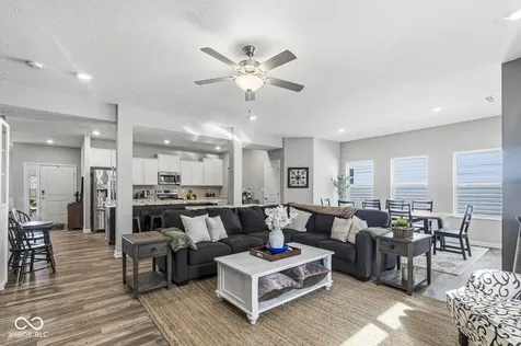 1225 S Aberdeen Drive Franklin IN 46131