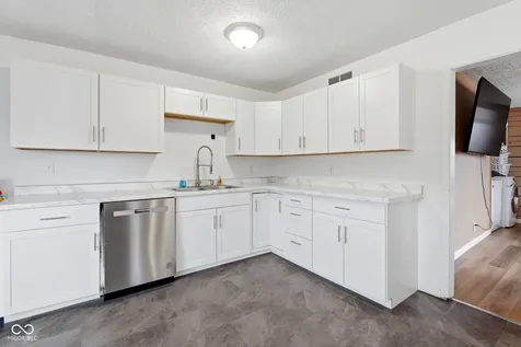 7591-7593 N Old S R 67 Mooresville IN 46158