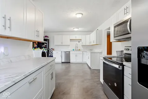 7591-7593 N Old S R 67 Mooresville IN 46158