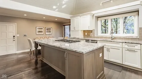 8613 Seaward Lane Indianapolis IN 46256