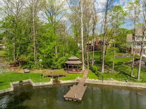 8613 Seaward Lane Indianapolis IN 46256