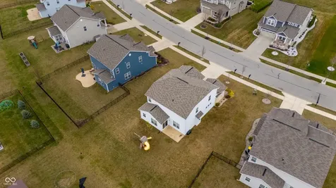 15469 Eastpark Circle W Fishers IN 46037