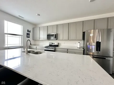 2698 Nampa Drive Whitestown IN 46075