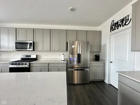 2698 Nampa Drive Whitestown IN 46075