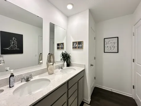 2698 Nampa Drive Whitestown IN 46075
