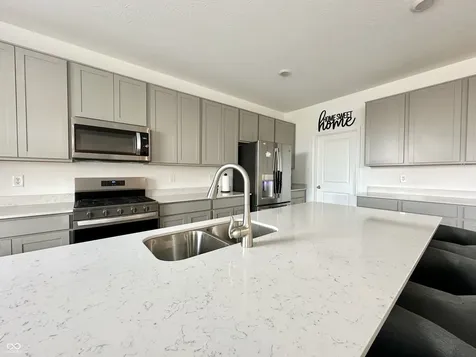 2698 Nampa Drive Whitestown IN 46075