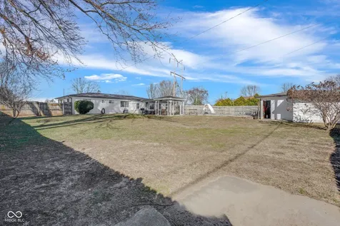 7114 S Midland Avenue Columbus IN 47201
