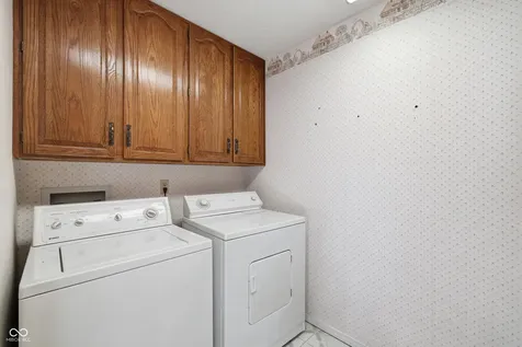 1602 Queensbridge Square Indianapolis IN 46219