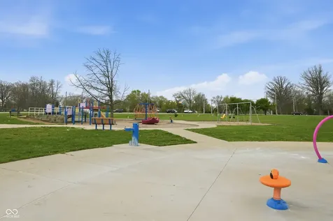 1602 Queensbridge Square Indianapolis IN 46219