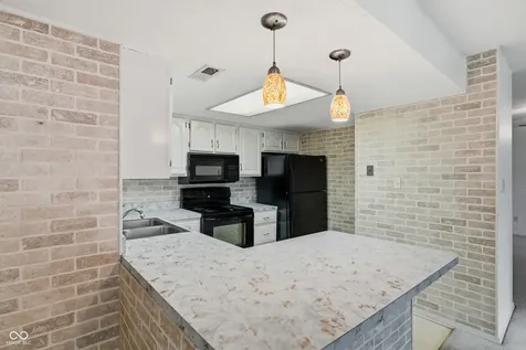 1602 Queensbridge Square Indianapolis IN 46219