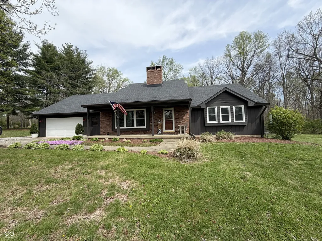 825 W Krislynn Woods Avenue West Terre Haute IN 47885