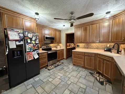 825 W Krislynn Woods Avenue West Terre Haute IN 47885