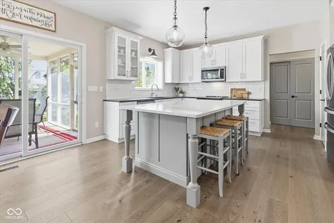9070 Iris Lane Zionsville IN 46077