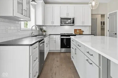 9070 Iris Lane Zionsville IN 46077