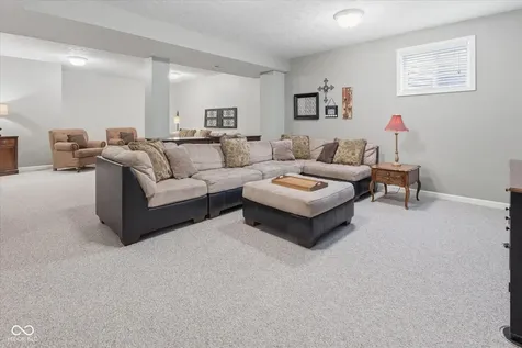 9070 Iris Lane Zionsville IN 46077