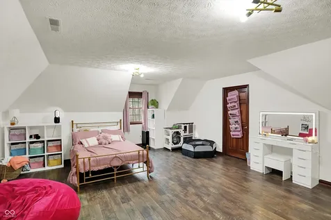 136 W Chalet Drive Mooresville IN 46158
