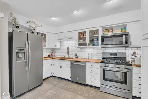 785 Pineview Drive Zionsville IN 46077