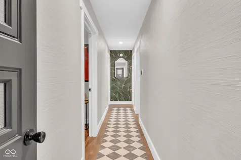 785 Pineview Drive Zionsville IN 46077