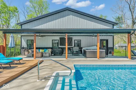 785 Pineview Drive Zionsville IN 46077